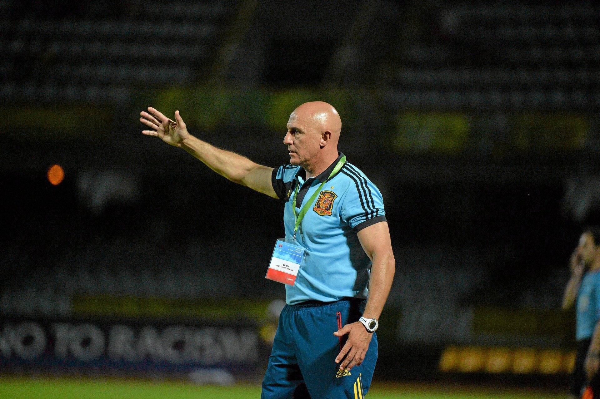 Luis de la Fuente da instrucciones durante la semifinal del Europeo sub-19 de 2013 entre España y Francia