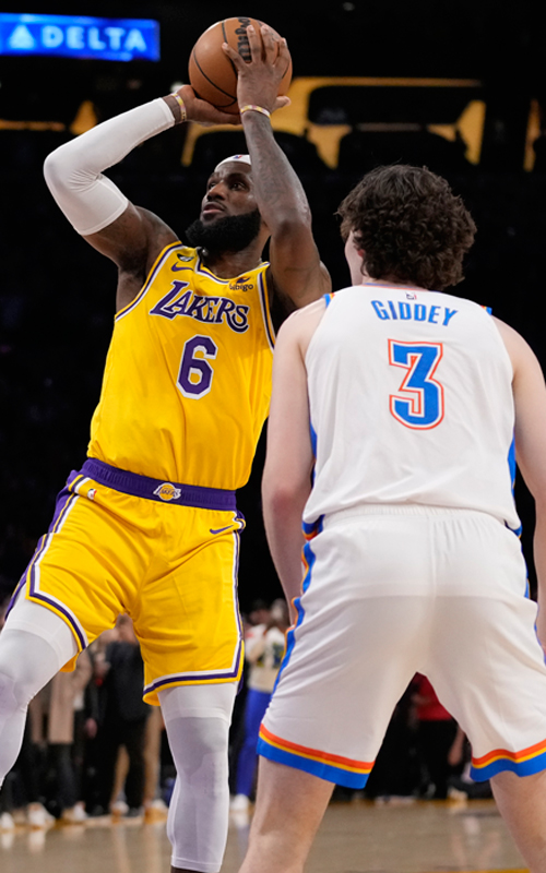 LeBron James toca el cielo de la NBA